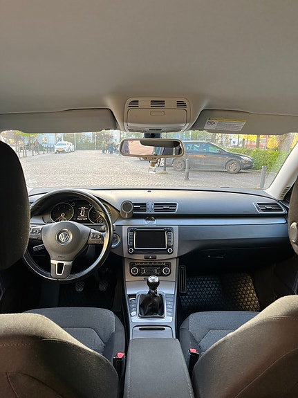 Volkswagen Passat 9 of 13