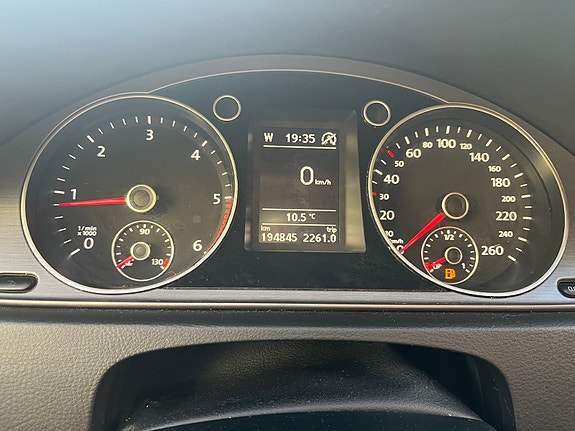 Volkswagen Passat 12 of 13