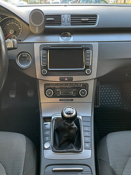 Volkswagen Passat 8 of 13