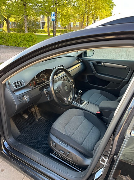 Volkswagen Passat 10 of 13