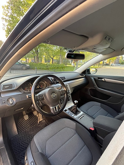 Volkswagen Passat 11 of 13