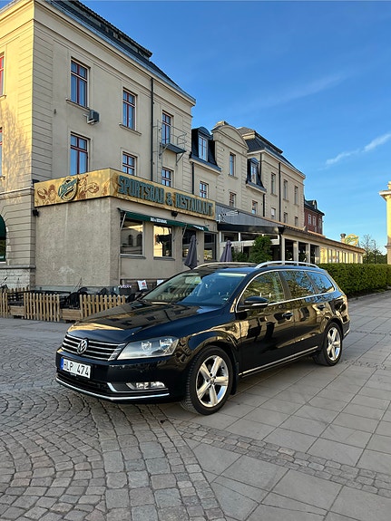 Volkswagen Passat 2 of 13