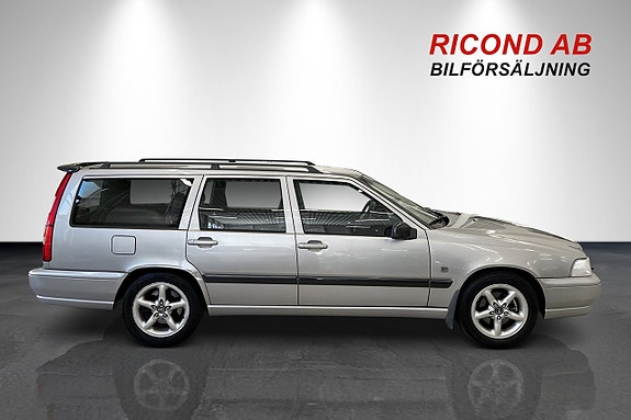 Volvo V70 2 of 13