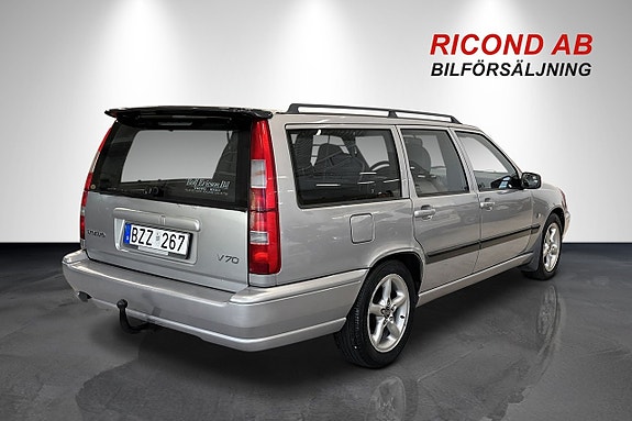 Volvo V70 3 of 13