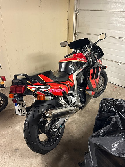 Suzuki Gsxr 1100 3 of 6