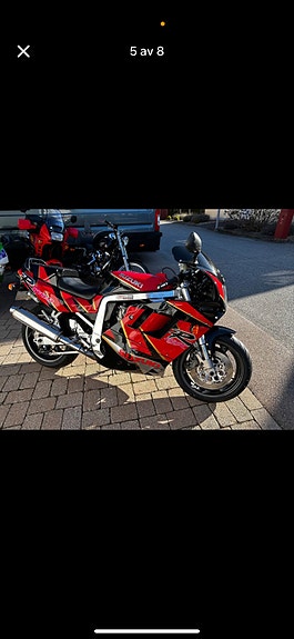 Suzuki Gsxr 1100 2 of 6