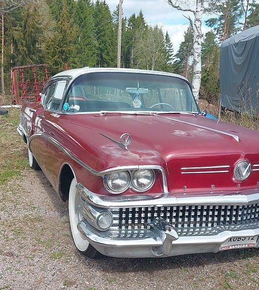 Buick Riviera 4 of 5