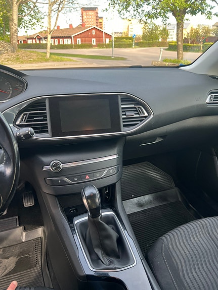 Peugeot 308 SW 4 of 4