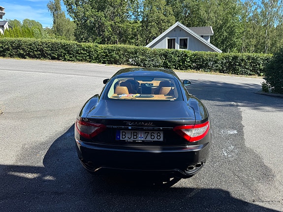 Maserati GranTurismo 2 of 5