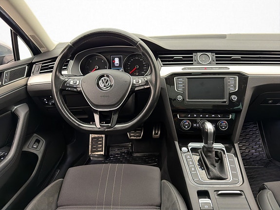 Volkswagen Passat Alltrack 17 of 28