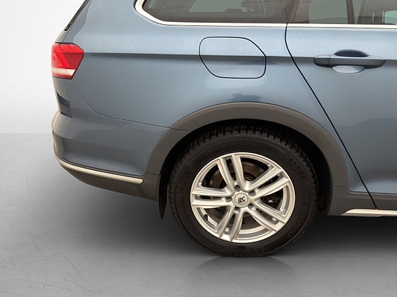 Volkswagen Passat Alltrack 10 of 28