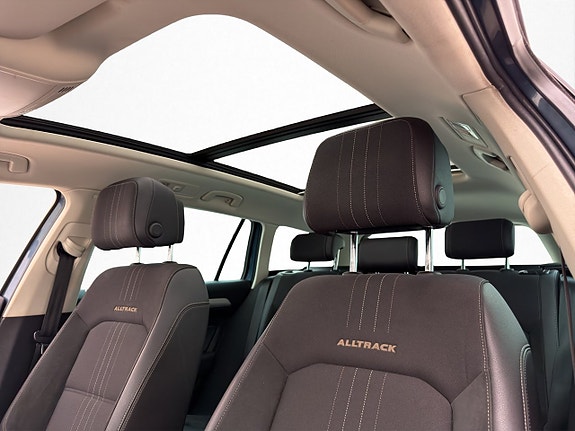 Volkswagen Passat Alltrack 21 of 28