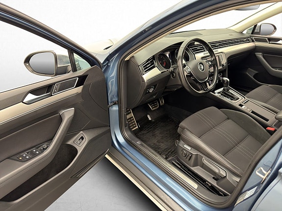 Volkswagen Passat Alltrack 19 of 28