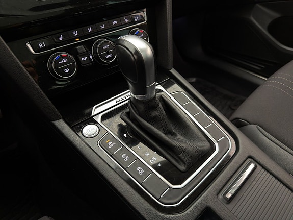 Volkswagen Passat Alltrack 24 of 28