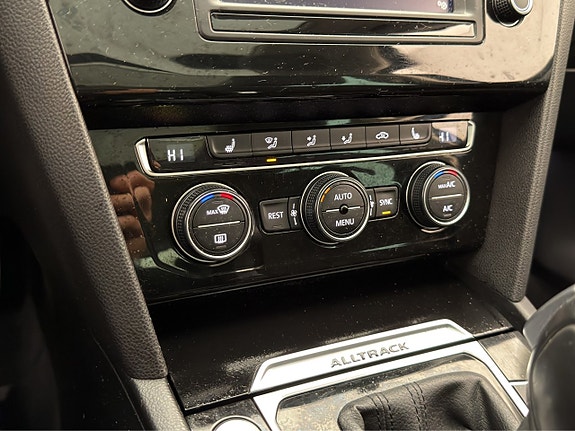 Volkswagen Passat Alltrack 25 of 28