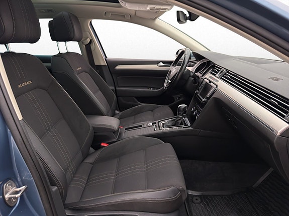 Volkswagen Passat Alltrack 12 of 28