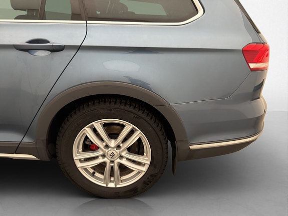 Volkswagen Passat Alltrack 9 of 28