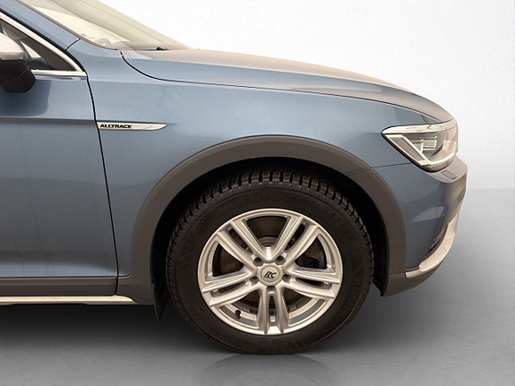 Volkswagen Passat Alltrack 11 of 28