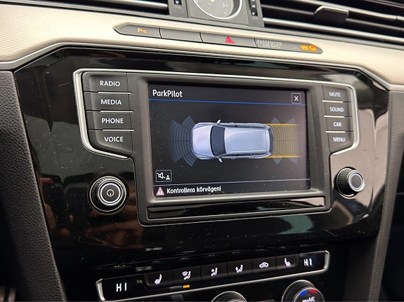 Volkswagen Passat Alltrack 26 of 28