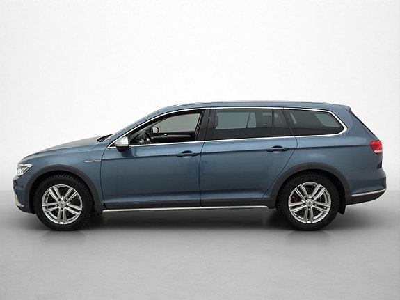 Volkswagen Passat Alltrack 3 of 5