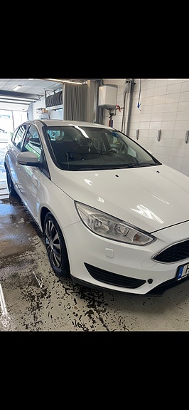 Ford Focus 3 of 8