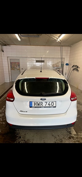 Ford Focus 2 of 8