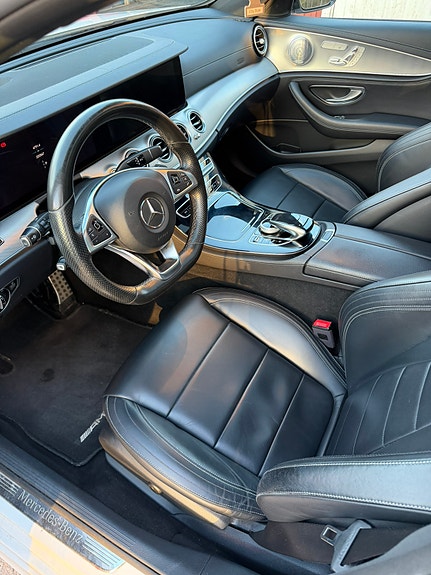 Mercedes-Benz E220 4 of 5