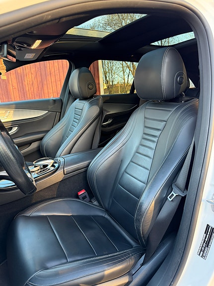 Mercedes-Benz E220 2 of 5