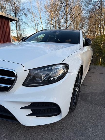 Mercedes-Benz E220 5 of 5