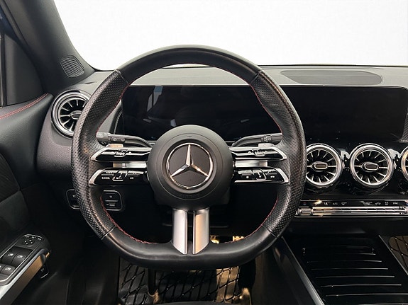 Mercedes-Benz GLB220 d 14 of 30