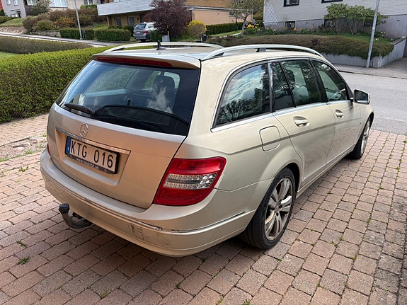 Mercedes-Benz C180 3 of 5
