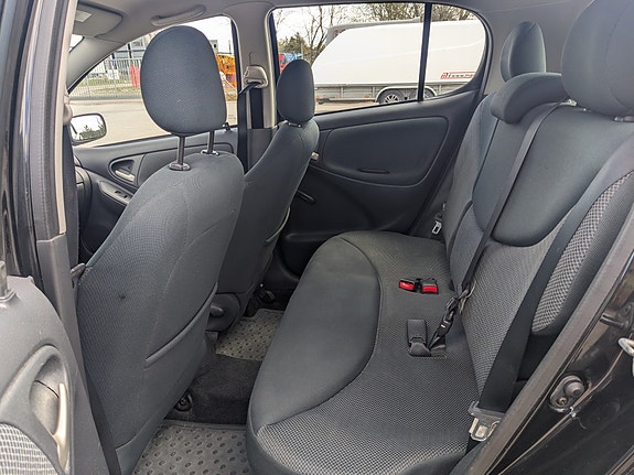 Toyota Yaris 8 of 8
