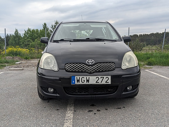 Toyota Yaris 2 of 5