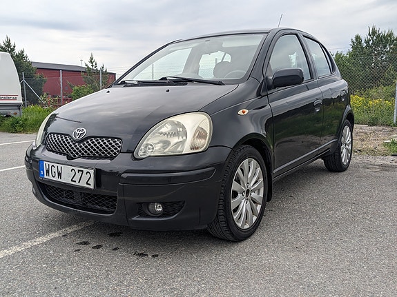 Toyota Yaris 3 of 5