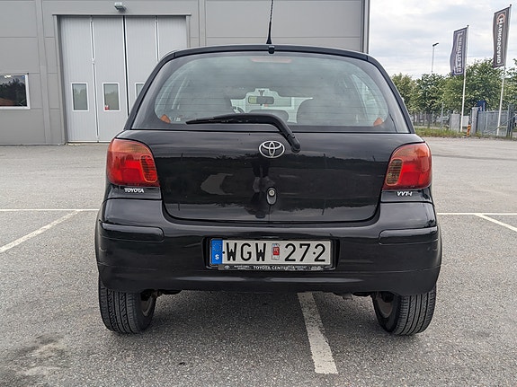 Toyota Yaris 5 of 5