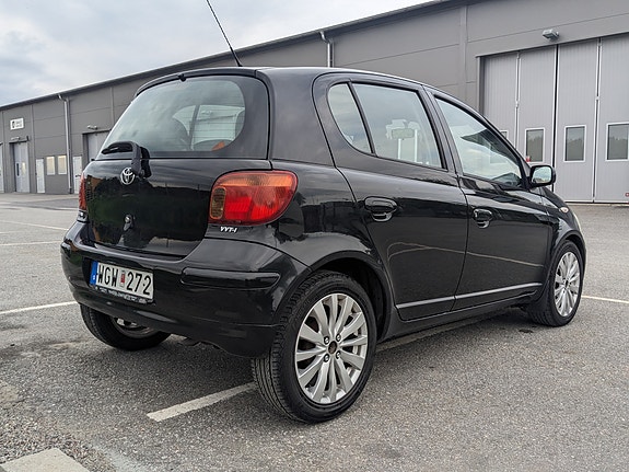 Toyota Yaris 4 of 5