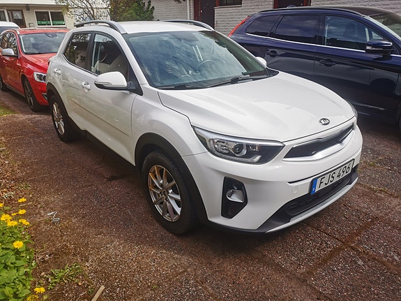 Kia Stonic 2 of 7
