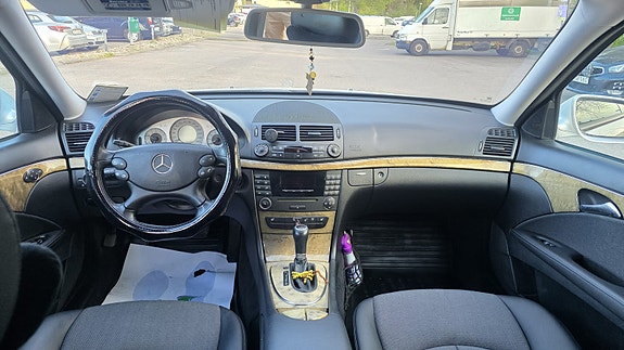 Mercedes-Benz E200 5 of 5