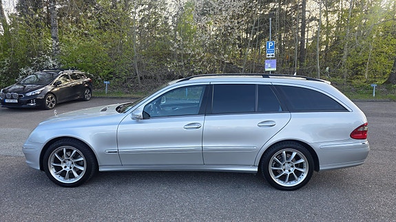 Mercedes-Benz E200 3 of 5