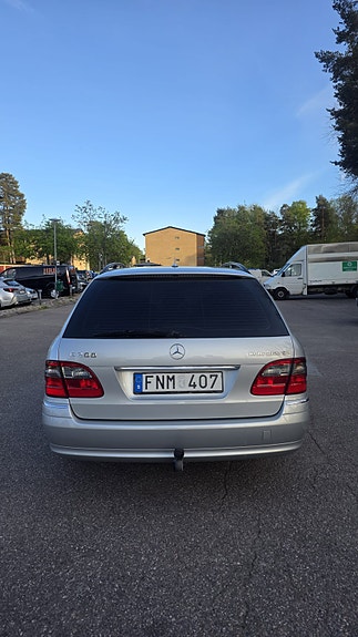 Mercedes-Benz E200 2 of 5