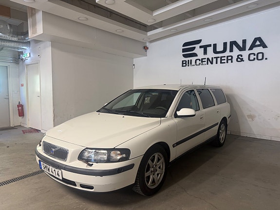 Volvo V70 4 of 5