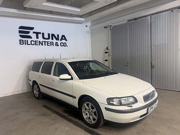 Volvo V70 3 of 5