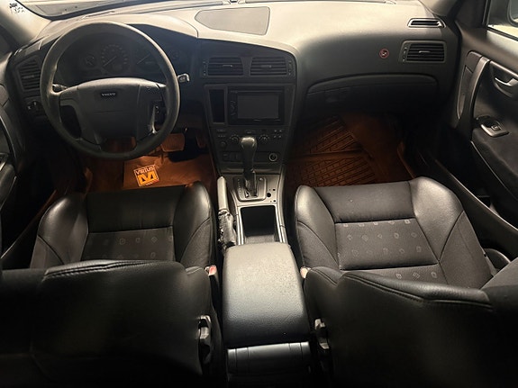 Volvo V70 8 of 15