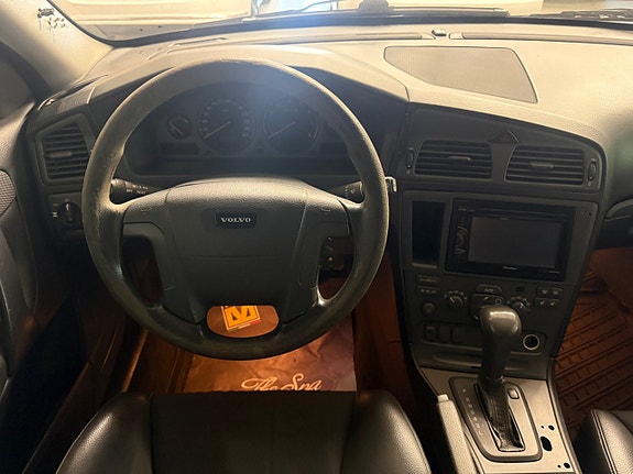 Volvo V70 9 of 15