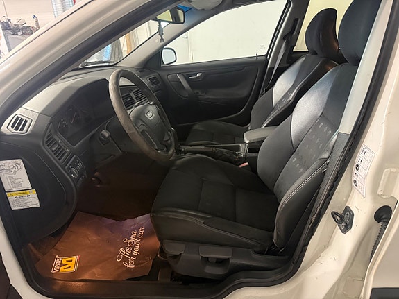 Volvo V70 7 of 15