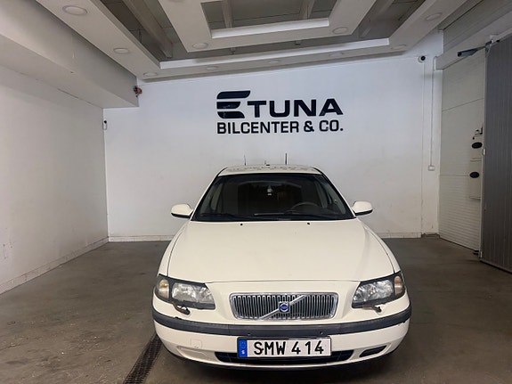 Volvo V70 2 of 5