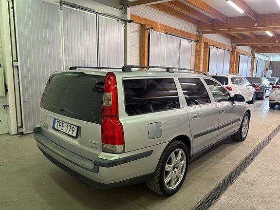 Volvo V70 10 of 12
