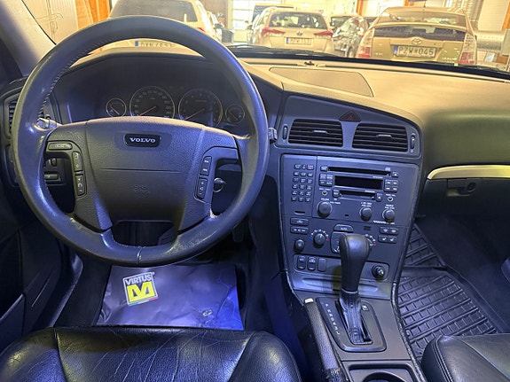 Volvo V70 8 of 12