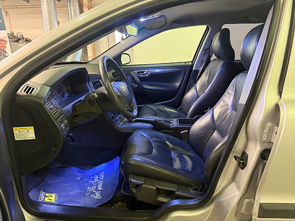 Volvo V70 6 of 12