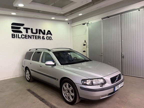 Volvo V70 3 of 5